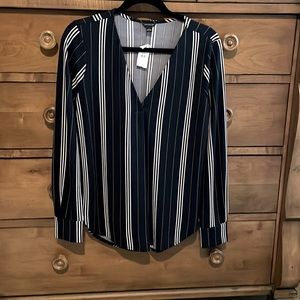 Ann Taylor V-neck pop over blouse